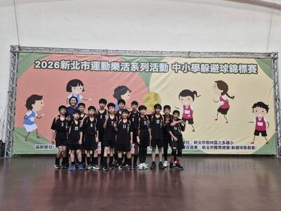 體育隊參加躲避球賽合照